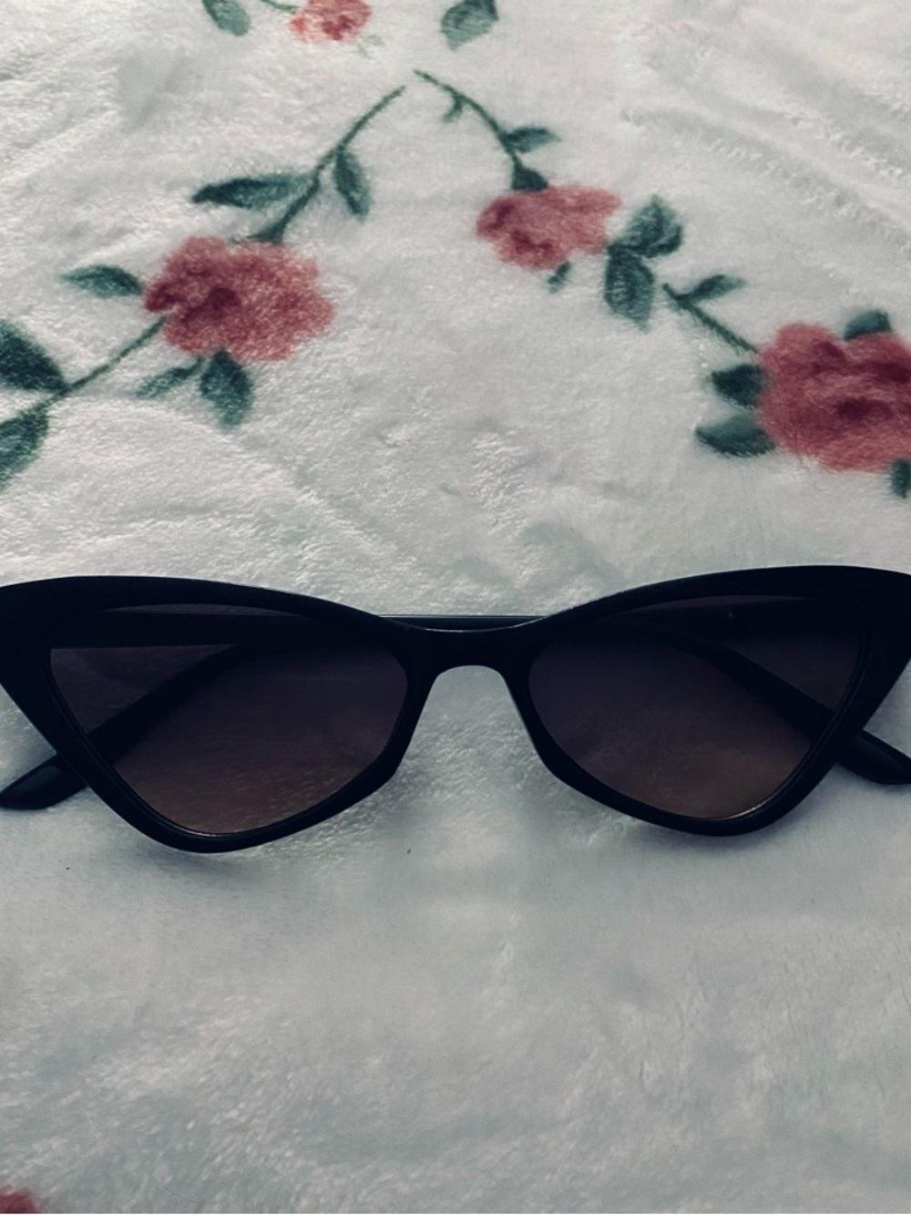Classic Black Cat-Eye Sunglasses - Timeless Women's Accessory